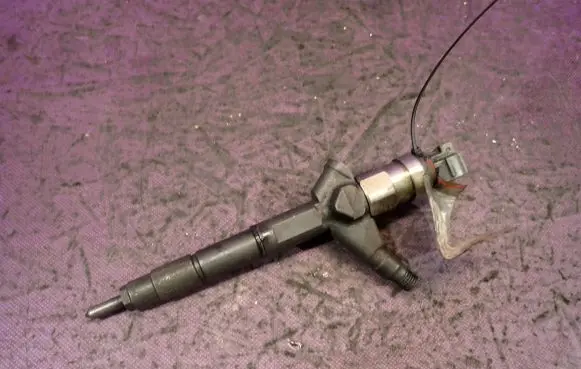 Nissan Primera Fuel injector 16600AU600