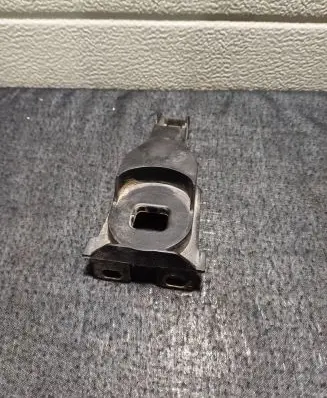 Porsche Macan (95B) Radiator mount bracket 95b121093a