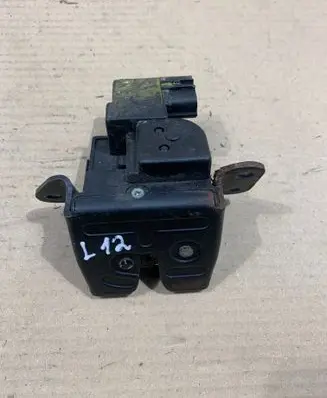 Loading door lock