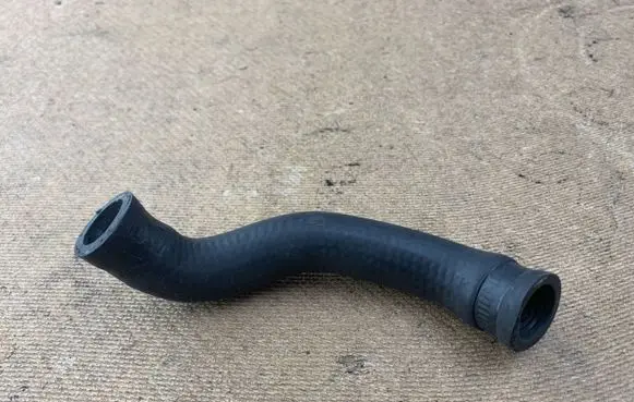 BMW 5 E39 Engine coolant pipe/hose 11537785714 7785714