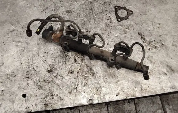 Toyota Yaris Fuel distributor 