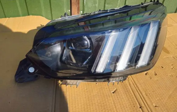 Peugeot 208 Headlight/headlamp 9841642080