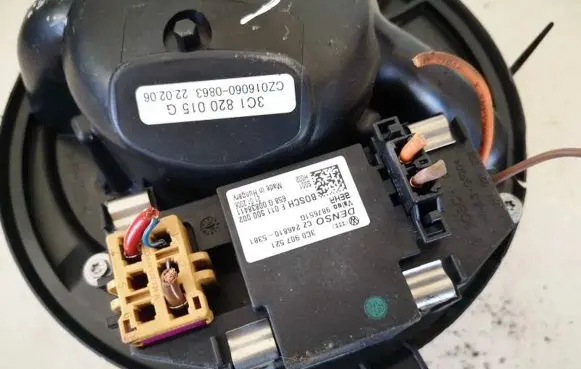 Volkswagen PASSAT B6 Heater blower motor/fan resistor 3c0907521 987651g