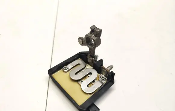 Mercedes-Benz C W205 Battery relay fuse A0009061505 1110055 1710160299
