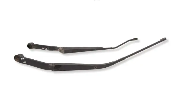 Mazda 6 Front wiper blade arm F6631 G6630