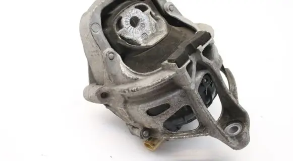 Audi A4 S4 B9 8W Engine mount bracket 4M0199372FG