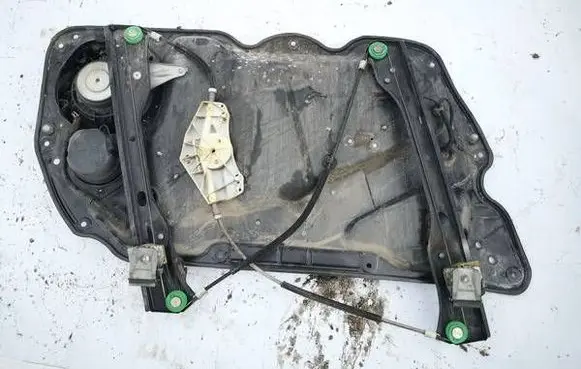 Volkswagen PASSAT B6 Sliding door window regulator with motor 3C1837756