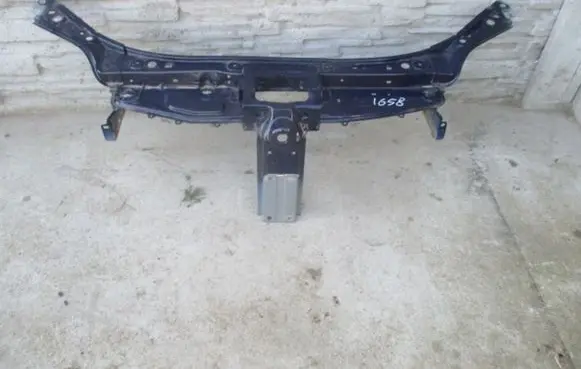 Renault Sandero II Radiator support slam panel