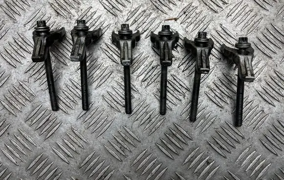 BMW X5 E70 Fuel Injector clamp holder 