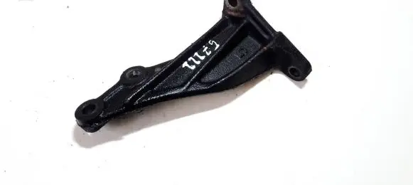 Lexus IS 200-300 Engine mounting bracket