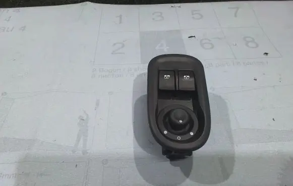Renault Master III Electric window control switch 8200637849