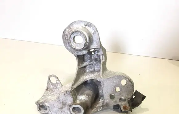 Audi A4 S4 B6 8E 8H Engine mounting bracket 8E0199352
