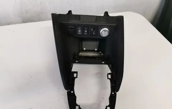 Nissan Leaf II (ZE1) Other center console (tunnel) element 689225SK0A