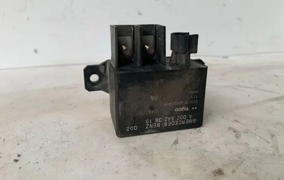 Mercedes-Benz E W211 Charging relay A0025423819