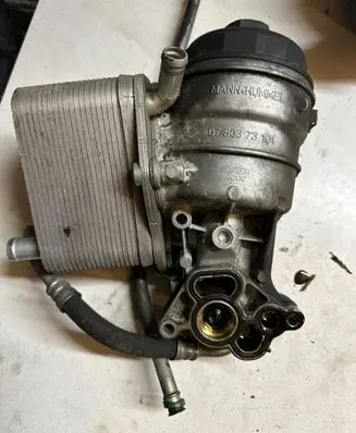 Volvo XC90 Oil filter mounting bracket 6750373101