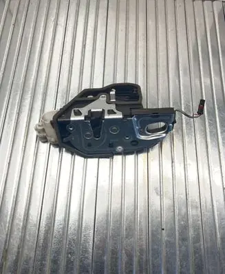 BMW X5 E70 Front door lock 7315019 A053702