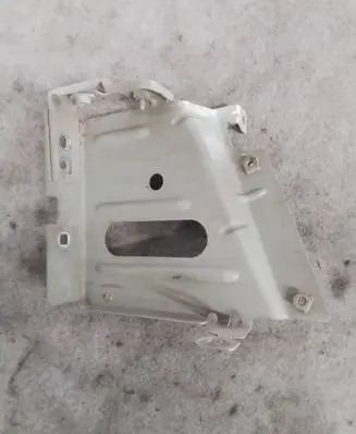 Fender mounting bracket