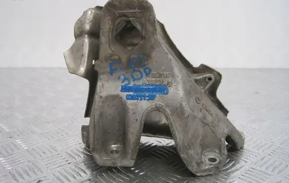 BMW X6 F16 Engine mount bracket 6864614