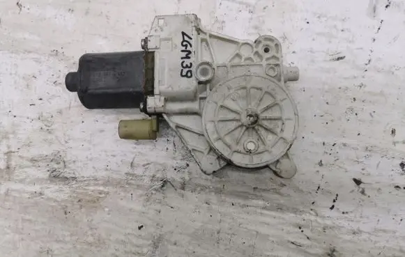 Mercedes-Benz Sprinter W906 Front door window regulator motor A0068205442