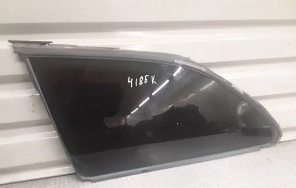 Skoda Octavia Mk2 (1Z) Rear side window 