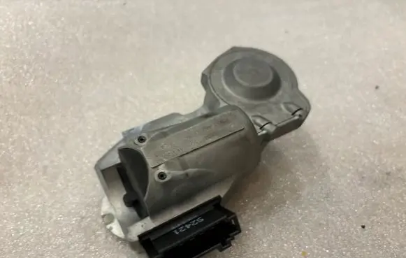Mercedes-Benz E W211 Steering wheel lock 2034621130 A2034621130
