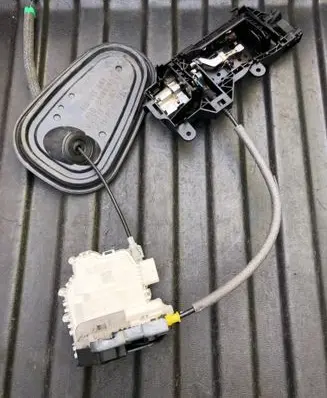 Audi A4 S4 B9 Rear door lock 8X1837016B 8W0837916 8W02837812A