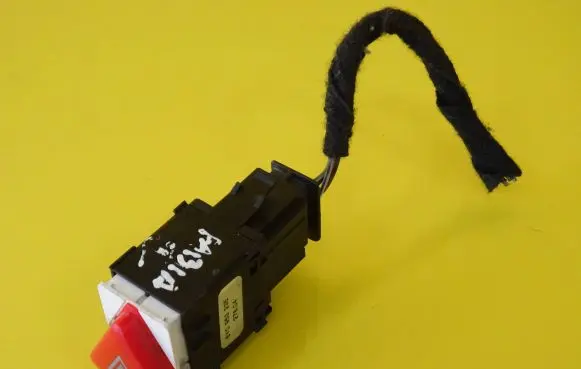 Skoda Fabia Mk1 (6Y) Hazard light switch 6Y0953235