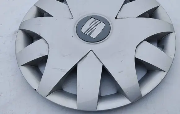 Seat Ibiza III (6L) R15 wheel hub/cap/trim 6L0601147F