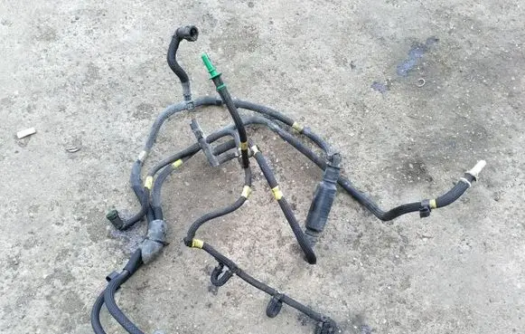 Peugeot 407 Fuel line pipe