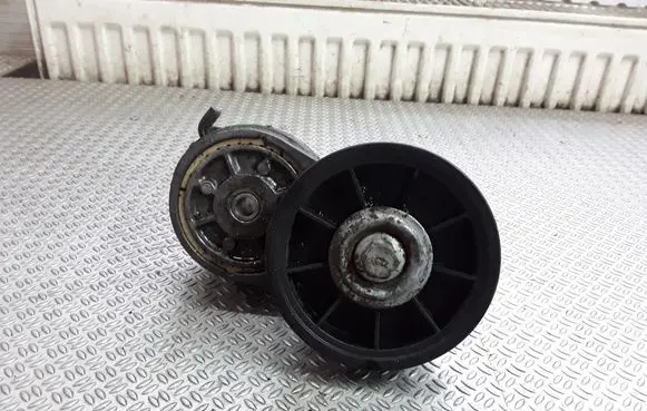 Land Rover Discovery Generator/alternator belt tensioner