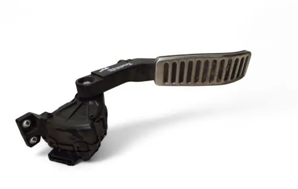 Volkswagen Touareg II Accelerator throttle pedal 7L0723507D