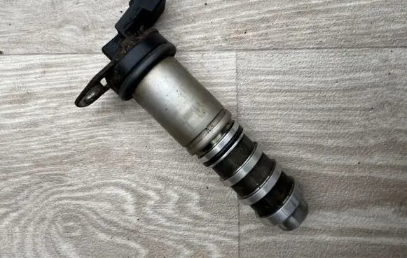 BMW 3 E92 E93 Camshaft vanos timing valve 7585776 11367585776