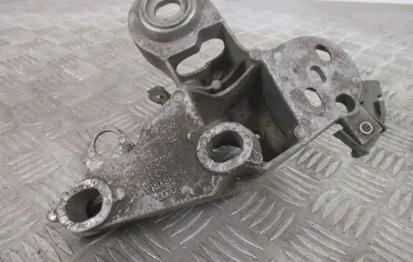 Audi A3 S3 A3 Sportback 8P Engine mount bracket 8D0199352H