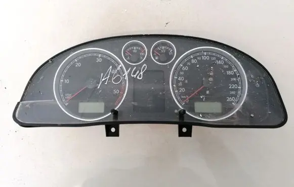Volkswagen PASSAT B5.5 Speedometer (instrument cluster) 3B0920807A 240102