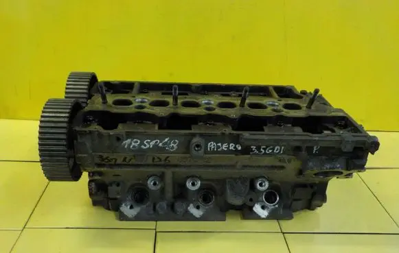 Mitsubishi Pajero Engine head KOMPLETNA