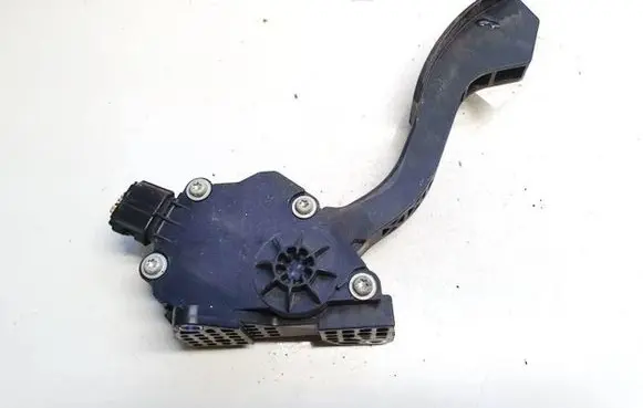Toyota RAV 4 (XA30) Accelerator throttle pedal 7811042010 78110-42010
