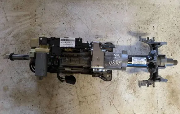 BMW X6 E71 Steering wheel axle 32306786603 6786603 08B046210032Y