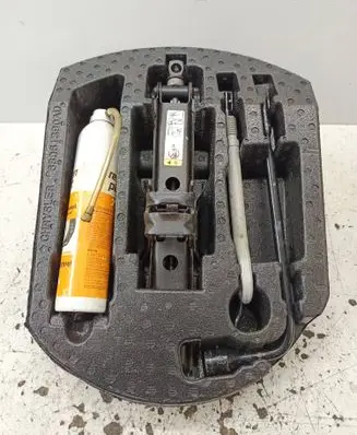 Jeep Grand Cherokee Tool set 