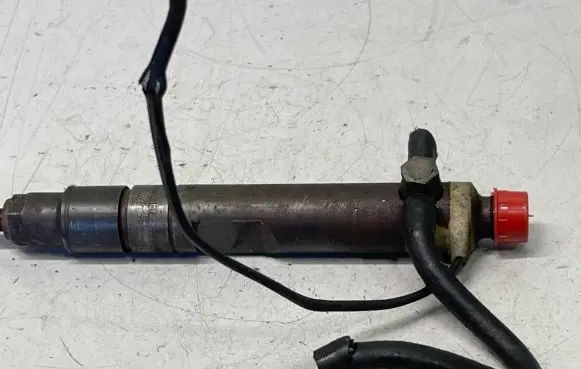 Volkswagen PASSAT B5 Fuel injector 028130201J