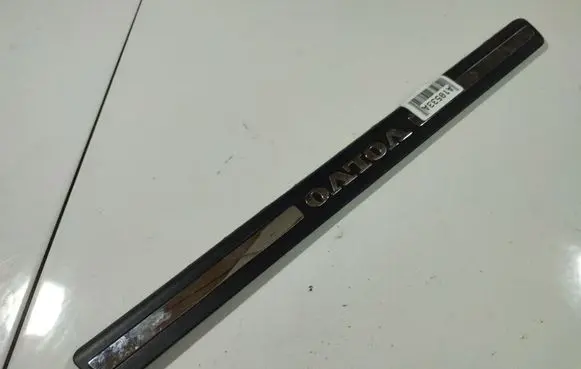 Front sill trim cover
