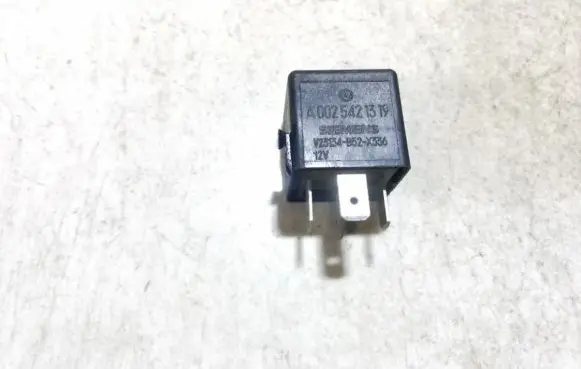 Mercedes-Benz A W168 Other relay a0025421319 v23134b52x336