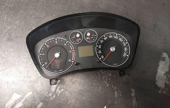 Ford Fiesta Speedometer (instrument cluster) P6S6F10894