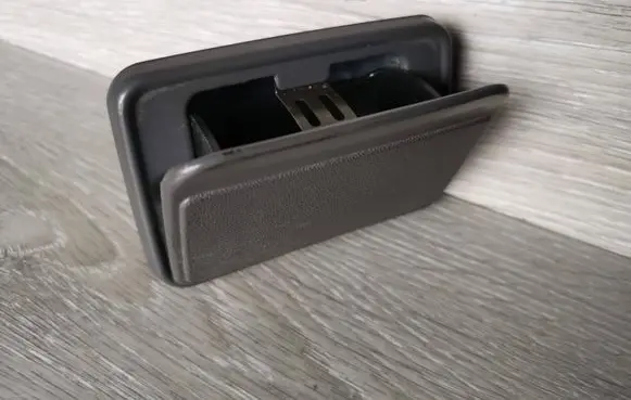 Isuzu Trooper Ashtray trim (front) 