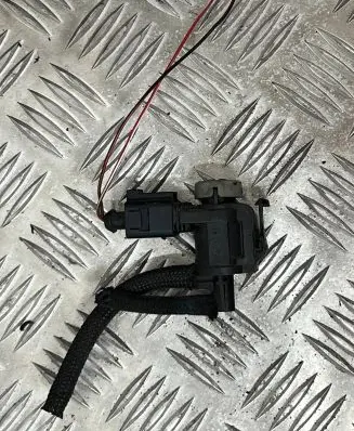 Volkswagen Touran I Turbo solenoid valve 1J0906283C