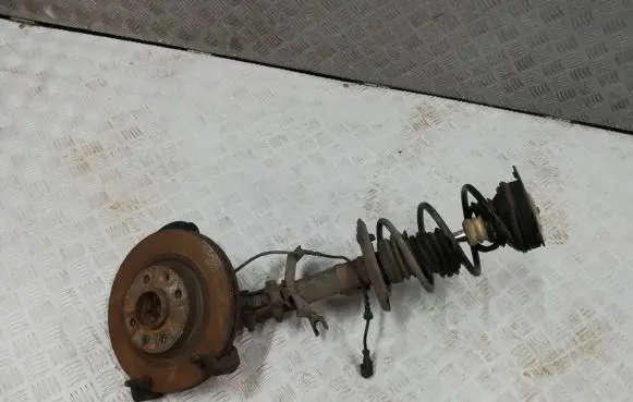 Renault Twingo III Front wheel hub spindle knuckle