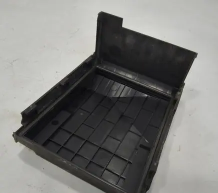 Volkswagen PASSAT B6 Fuse box cover 