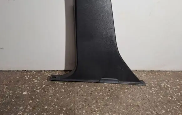 (B) pillar trim (bottom)