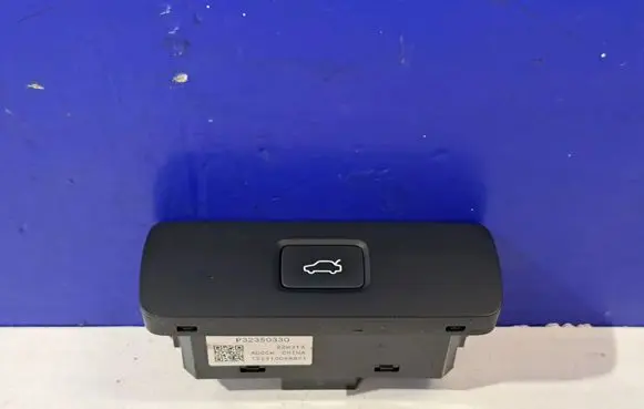 Polestar 2 Tailgate/boot open switch button 32350330 P32350330