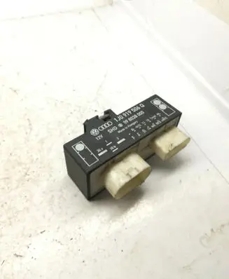 Volkswagen Golf IV Glow plug pre-heat relay 1J0919506Q