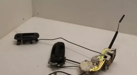 Honda CR-V Front door lock